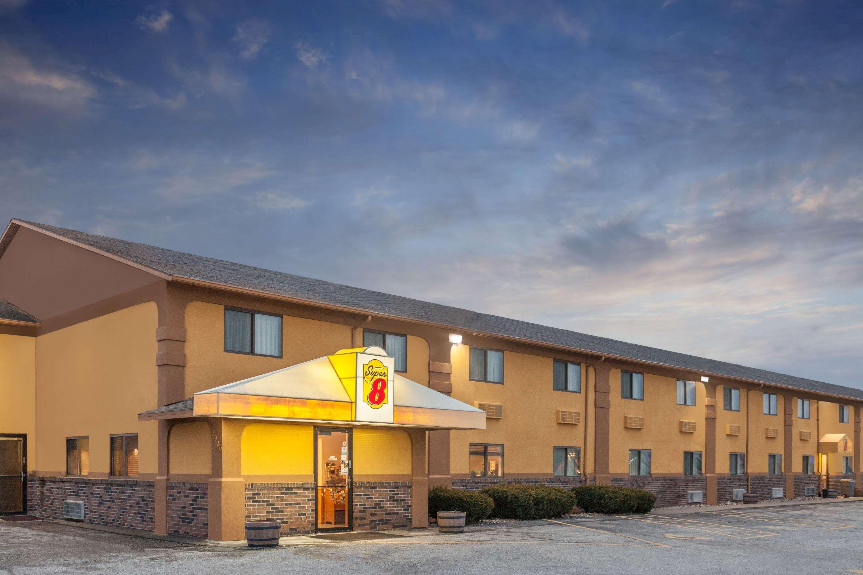 Hotel Super 8 By Wyndham Muscatine Exteriér fotografie